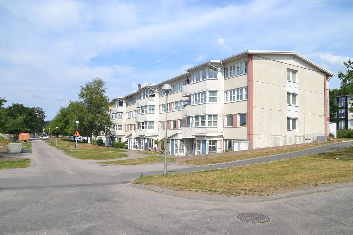 Våglängdsgatan 105, bild 1 av 4